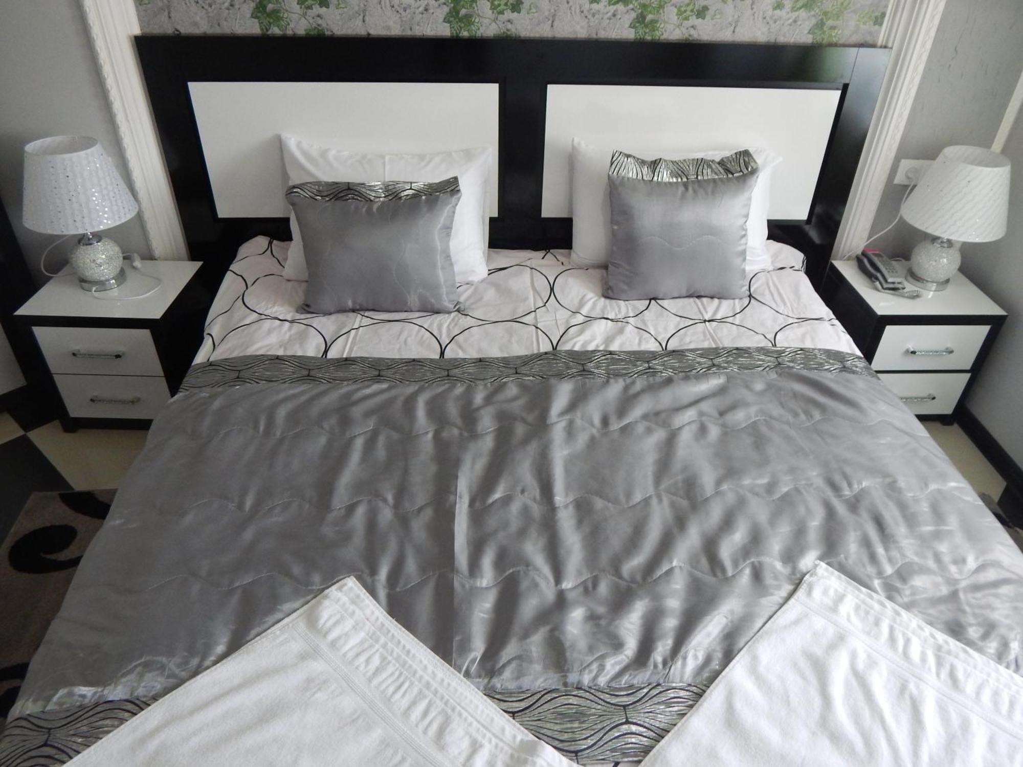 B&B Europa Hotel คูทายสิ ภายนอก รูปภาพ