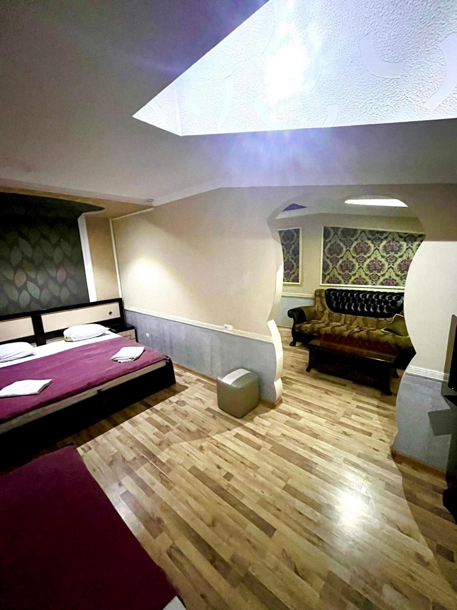 B&B Europa Hotel คูทายสิ ภายนอก รูปภาพ