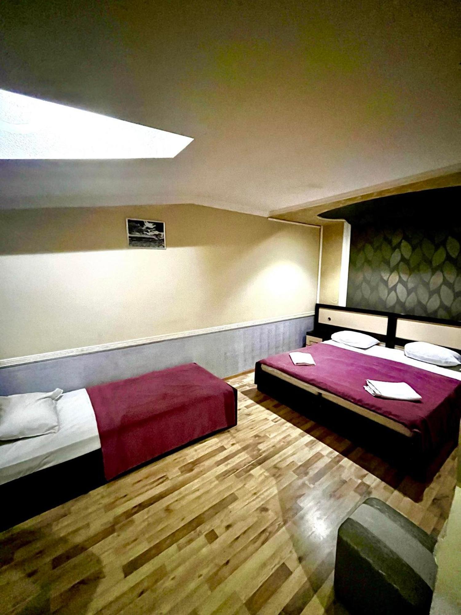 B&B Europa Hotel คูทายสิ ภายนอก รูปภาพ