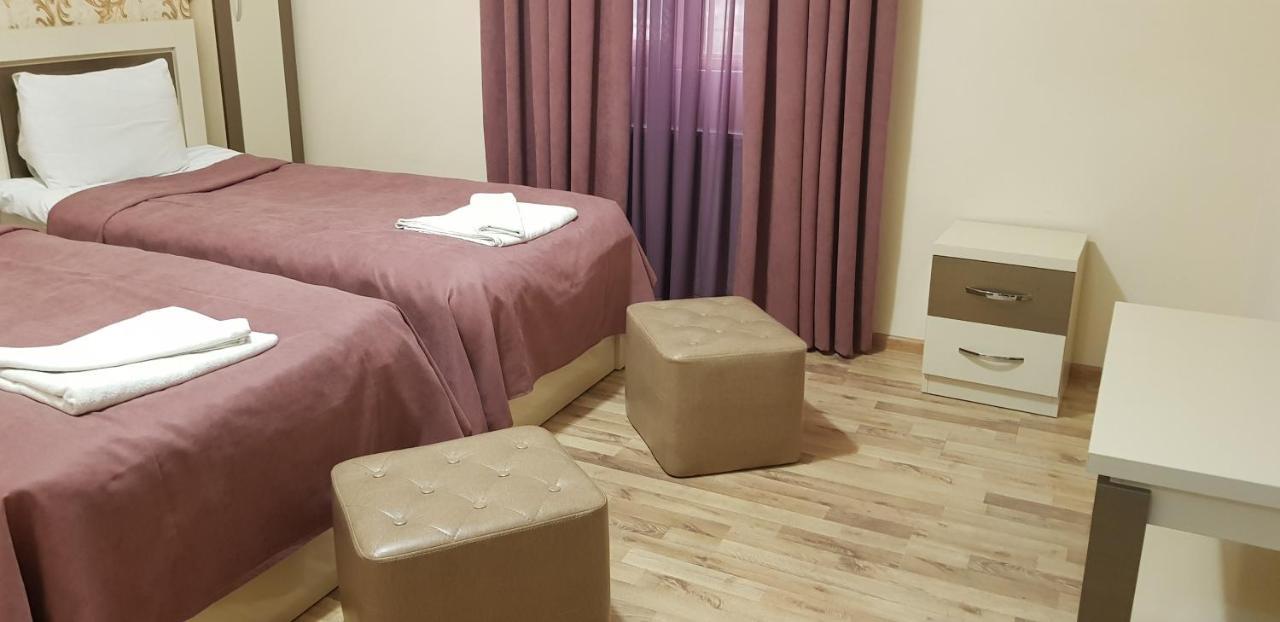 B&B Europa Hotel คูทายสิ ภายนอก รูปภาพ